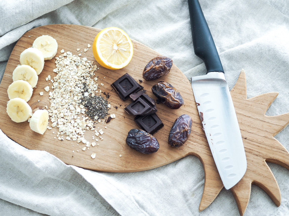 healthy chocolate and banana breakfast cookies